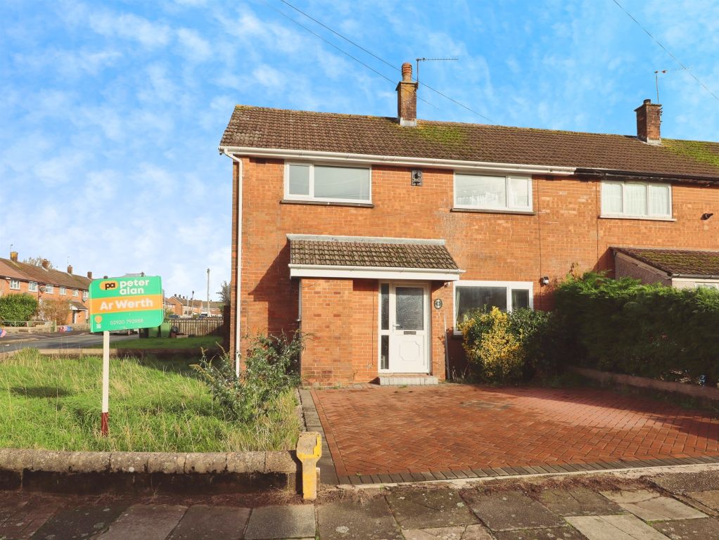 3 bed end terrace house for saleBlackmoor Place, Llanrumney, Cardiff CF3