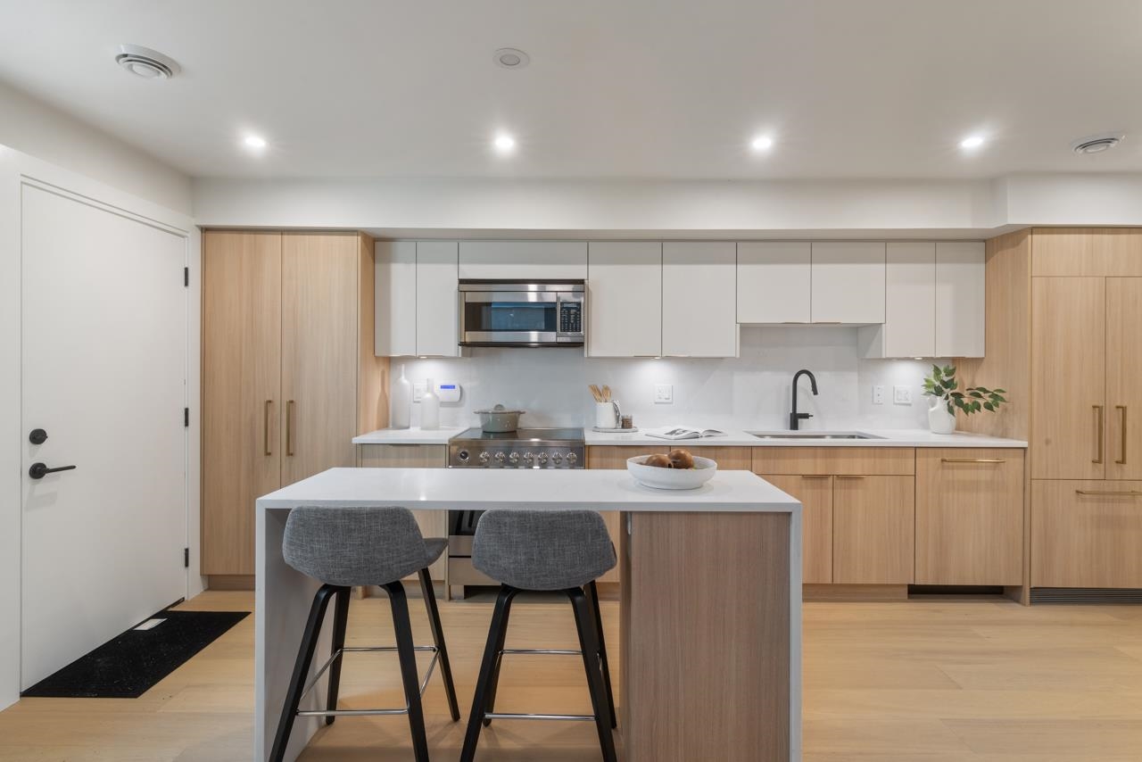 1-1937 Templeton Drive, Vancouver, BC, V5N 4V9