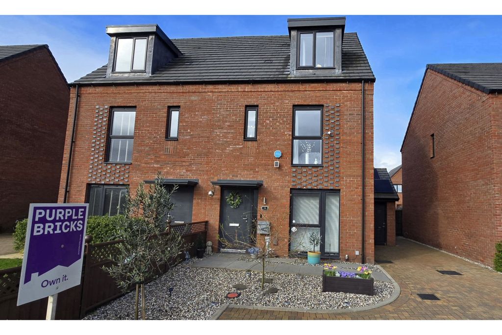 4 bed semi-detached house for saleDolomite Close, Newport NP19