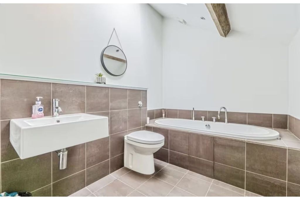 Additional image 8 of 2 bed property for saleSevern Square, Cardiff CF11