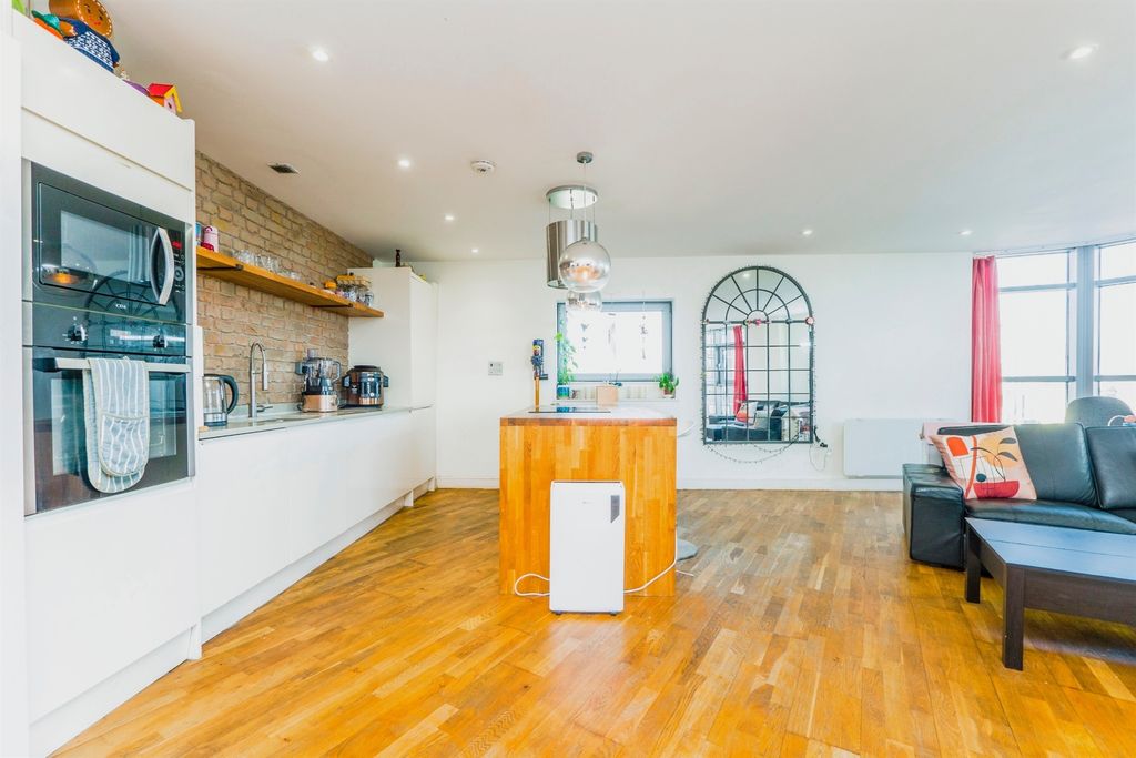 Additional image 8 of 3 bed flat for saleBute Terrace, Cardiff CF10