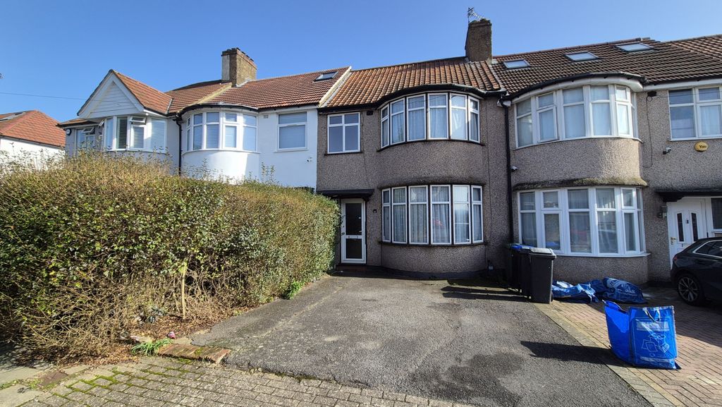 3 bed terraced house for saleSummit Avenue, Kingsbury NW9