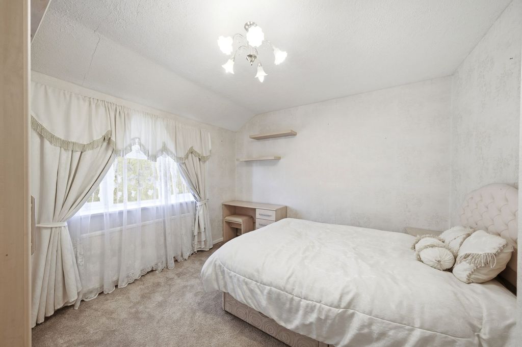 Additional image 12 of 5 bed semi-detached house for saleLong Reach Road, Cambridge CB4