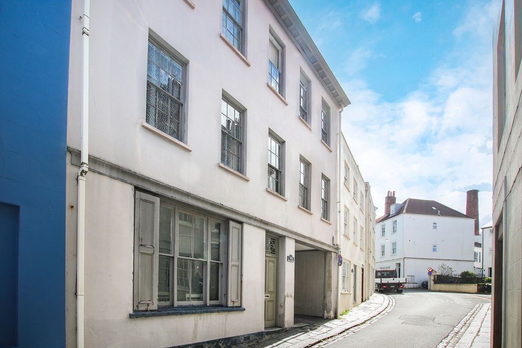 1 bed property to rent8, Hauteville, St Peter Port, Guernsey GY1