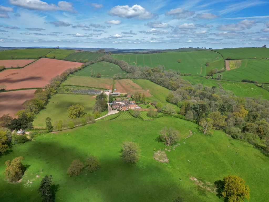 11 bed equestrian for saleShobrooke, Crediton, Devon EX17 photo 3