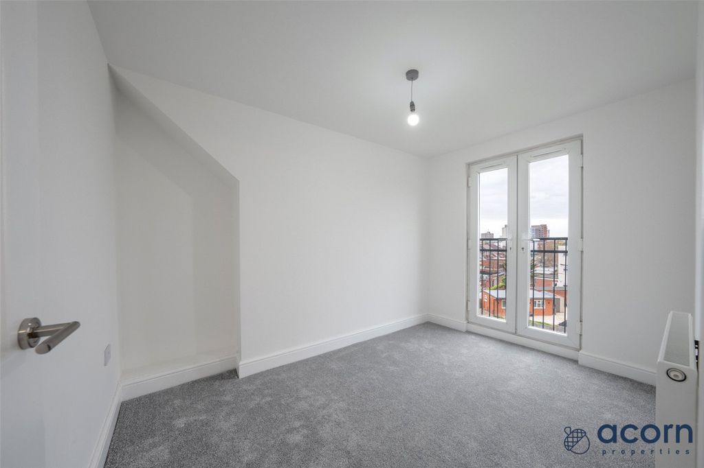 Additional image 11 of 5 bed terraced house for saleWakemans Hill Avenue, Colindale, London NW9