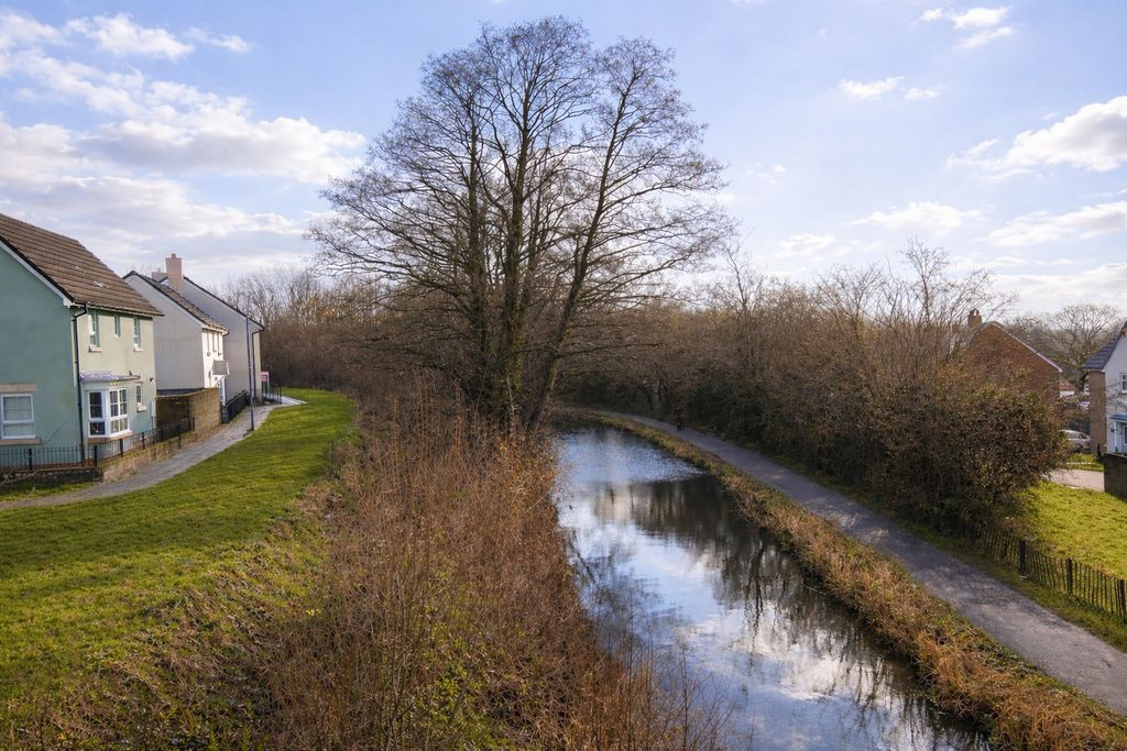 3 bed semi-detached house for saleSilver Birch Close, Pontrhydyrun, Cwmbran NP44