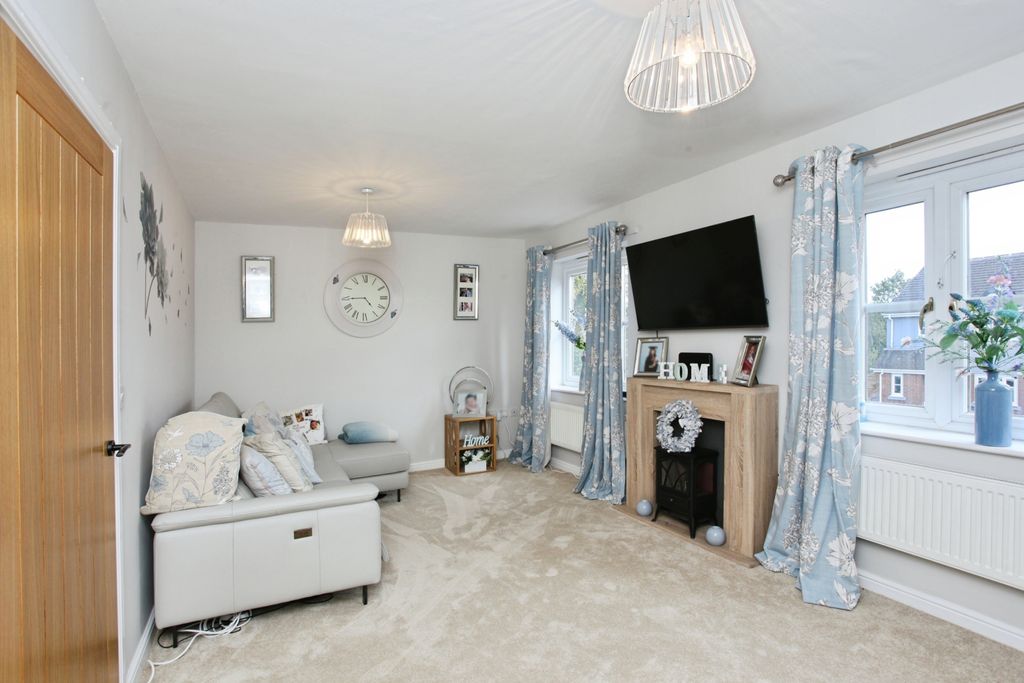Additional image 3 of 3 bed town house for saleLakeside Close, Ebbw Vale NP23