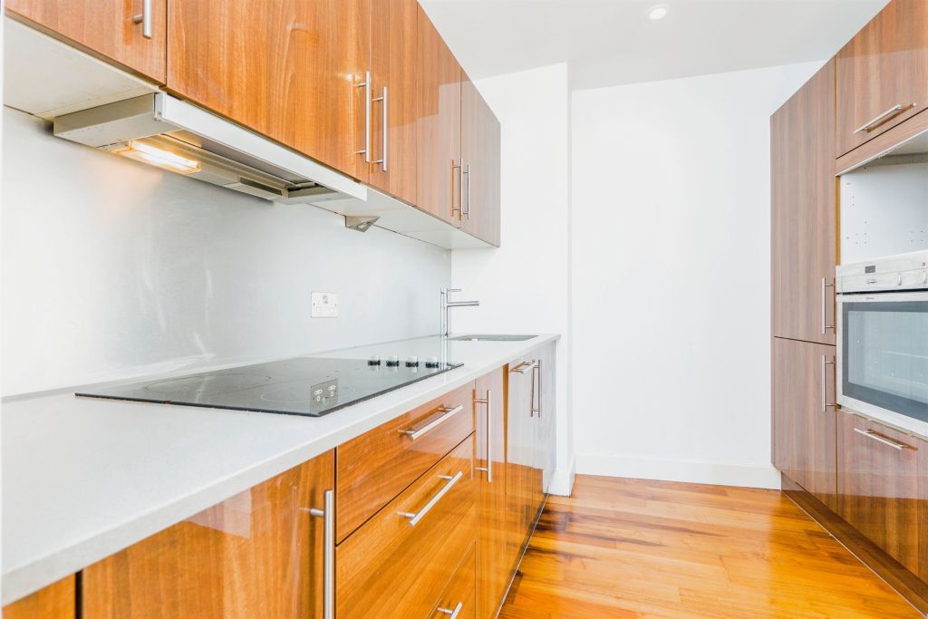 2 bed flat for saleThe Hayes, Cardiff CF10 photo 5