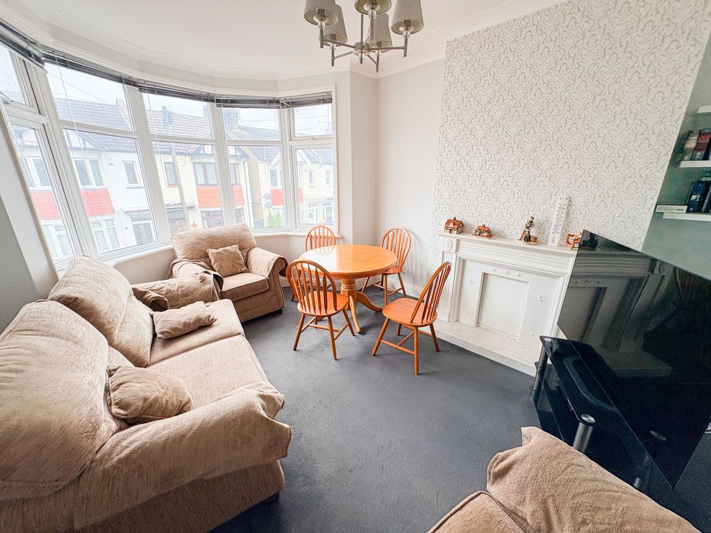 Additional image 2 of 2 bed flat for saleSouthview Drive, Westcliff-On-Sea SS0