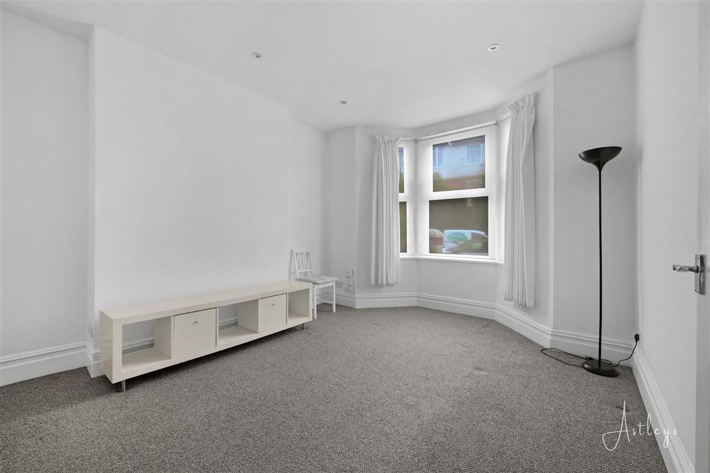 Additional image 2 of 3 bed flat for saleEversley Road, Sketty, Swansea SA2