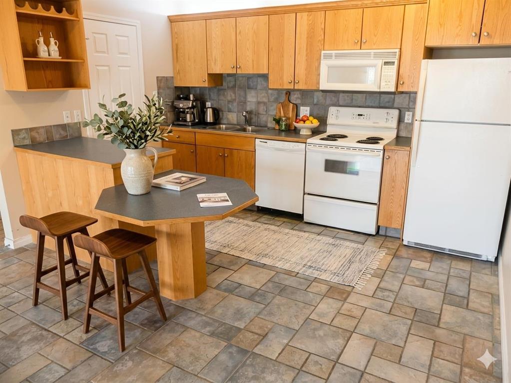 Additional image 5 of 302-117 23 Avenue SW, Calgary, AB, T2S 0H9