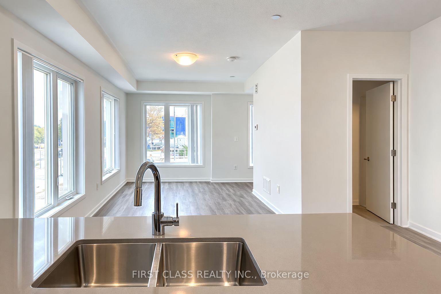 170-151 Honeycrisp Crescent, Vaughan, ON, L4K 0N7
