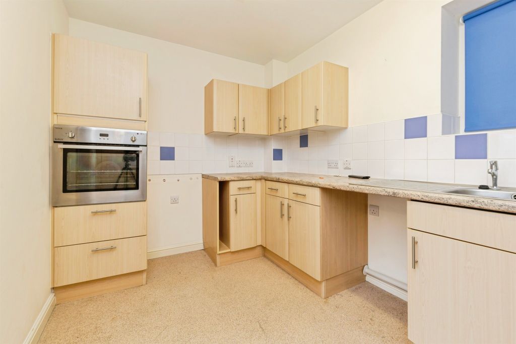 2 bed flat for saleHartfields, Hartlepool TS26 photo 5