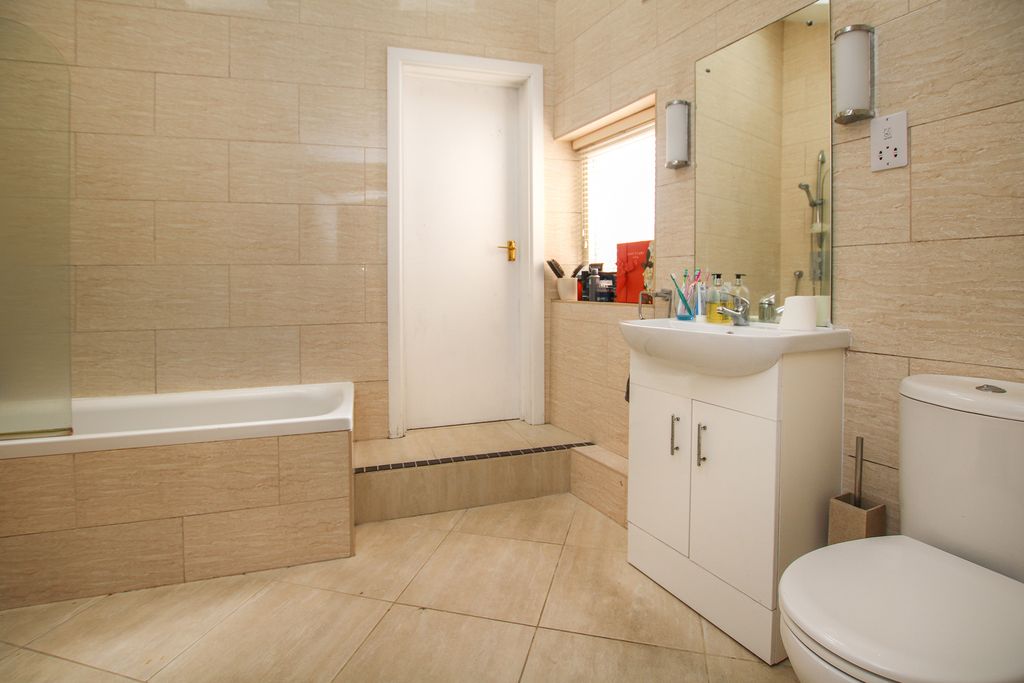 Additional image 7 of 1 bed property to rent8, Hauteville, St Peter Port, Guernsey GY1