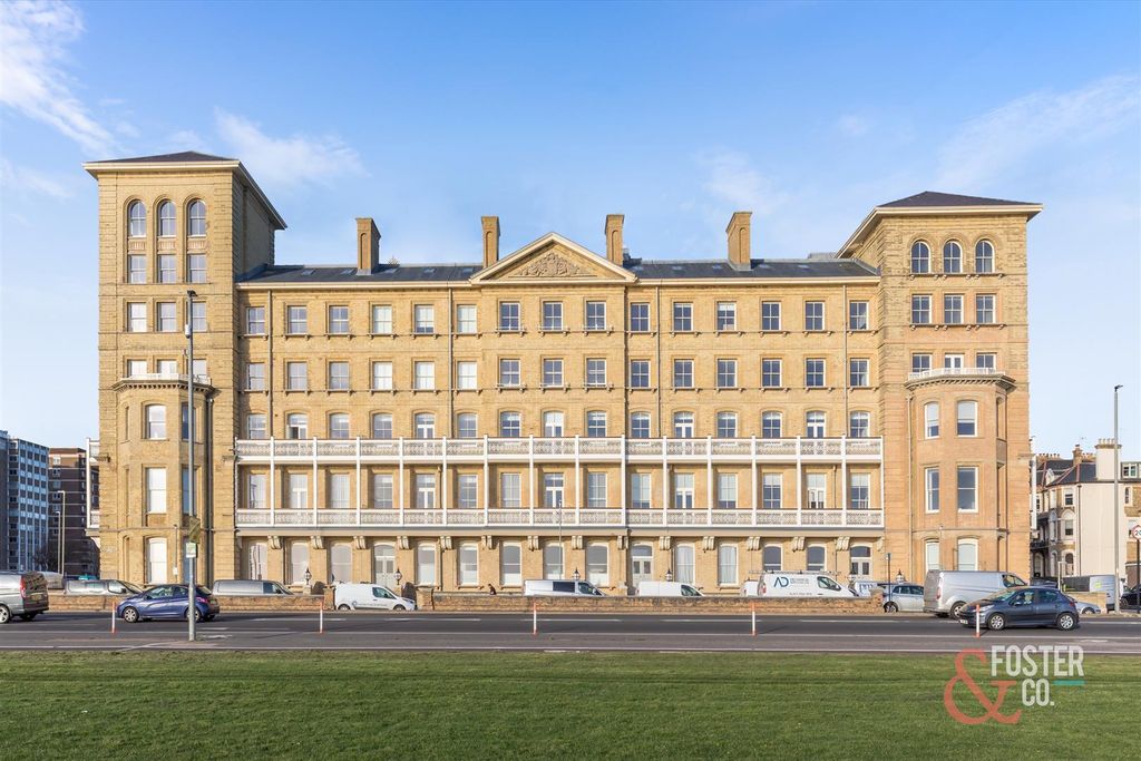 4 bed flat for saleGrand Avenue, Hove BN3
