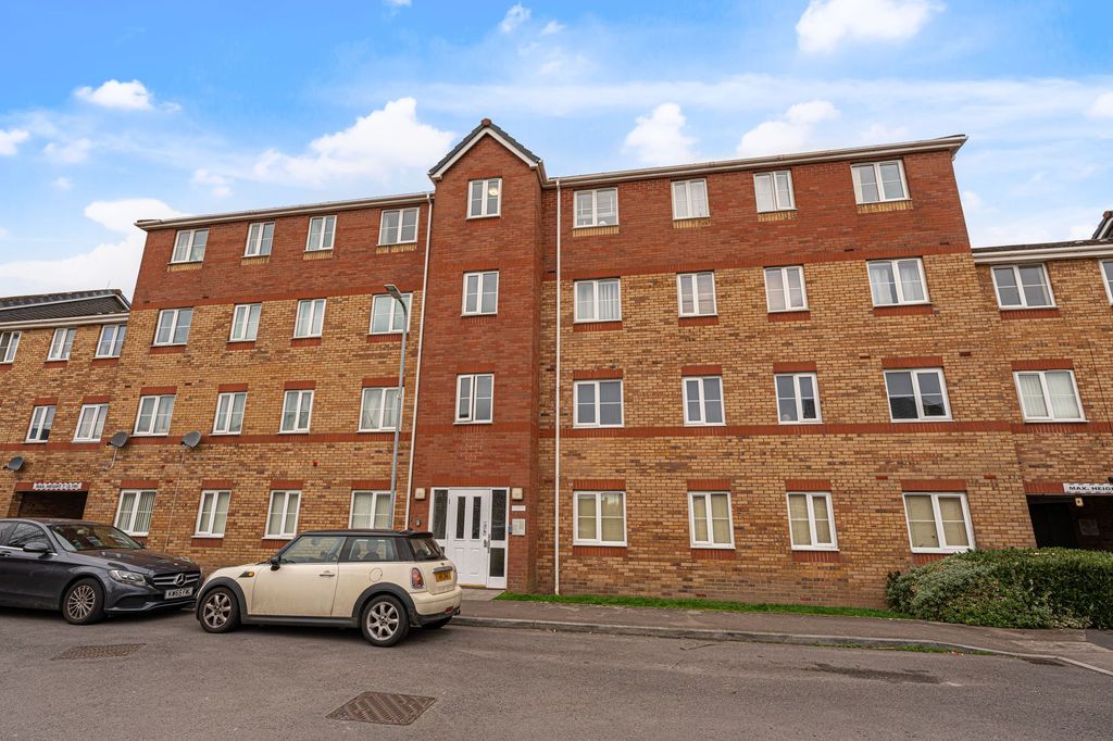 2 bed flat for saleCwrt Boston, Cardiff CF24 photo 4