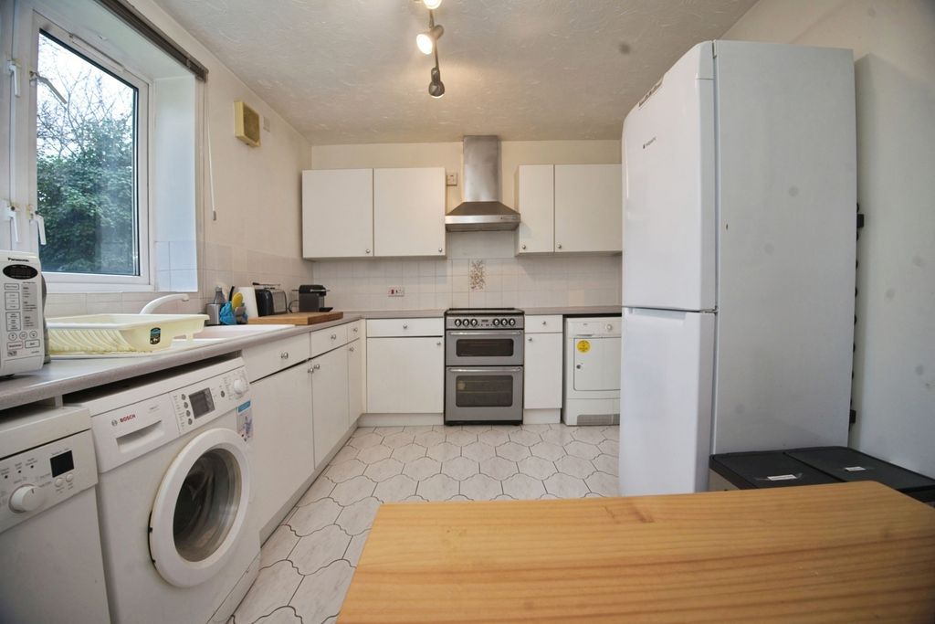 Additional image 7 of 2 bed flat for saleHalliard Court, Barquentine Place, Cardiff CF10