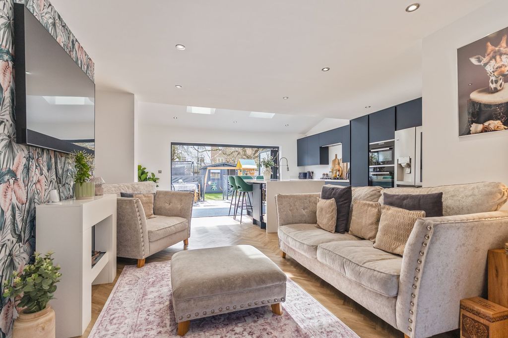Additional image 4 of 4 bed semi-detached house for saleRingwood Avenue, Newport NP19
