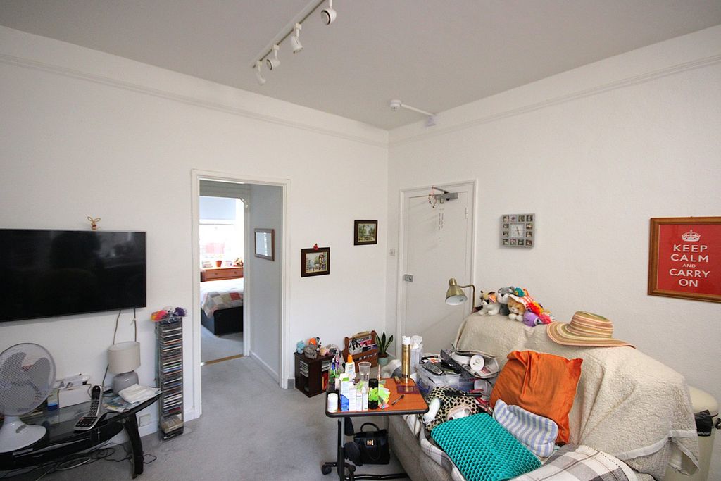 1 bed flat for saleSt Helier JE2 photo 2