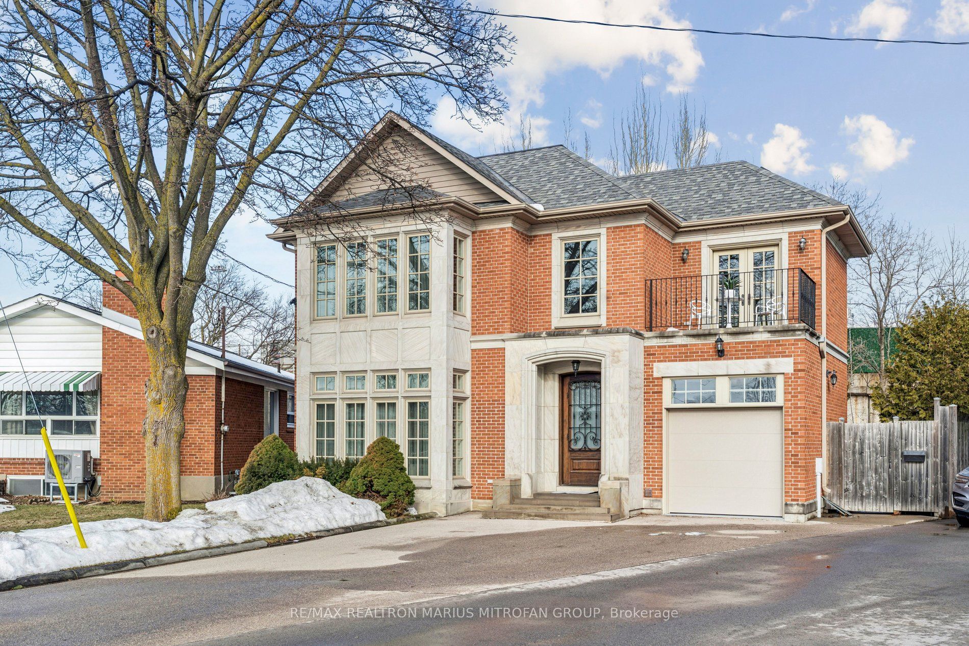 7 Rollins Place, Toronto, ON, M9B 3Y4