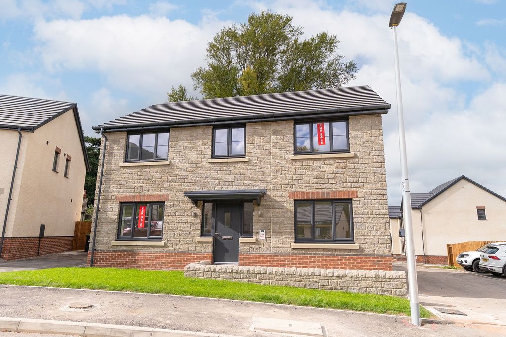 4 bed detached house for saleRossers Field, Govilon NP7