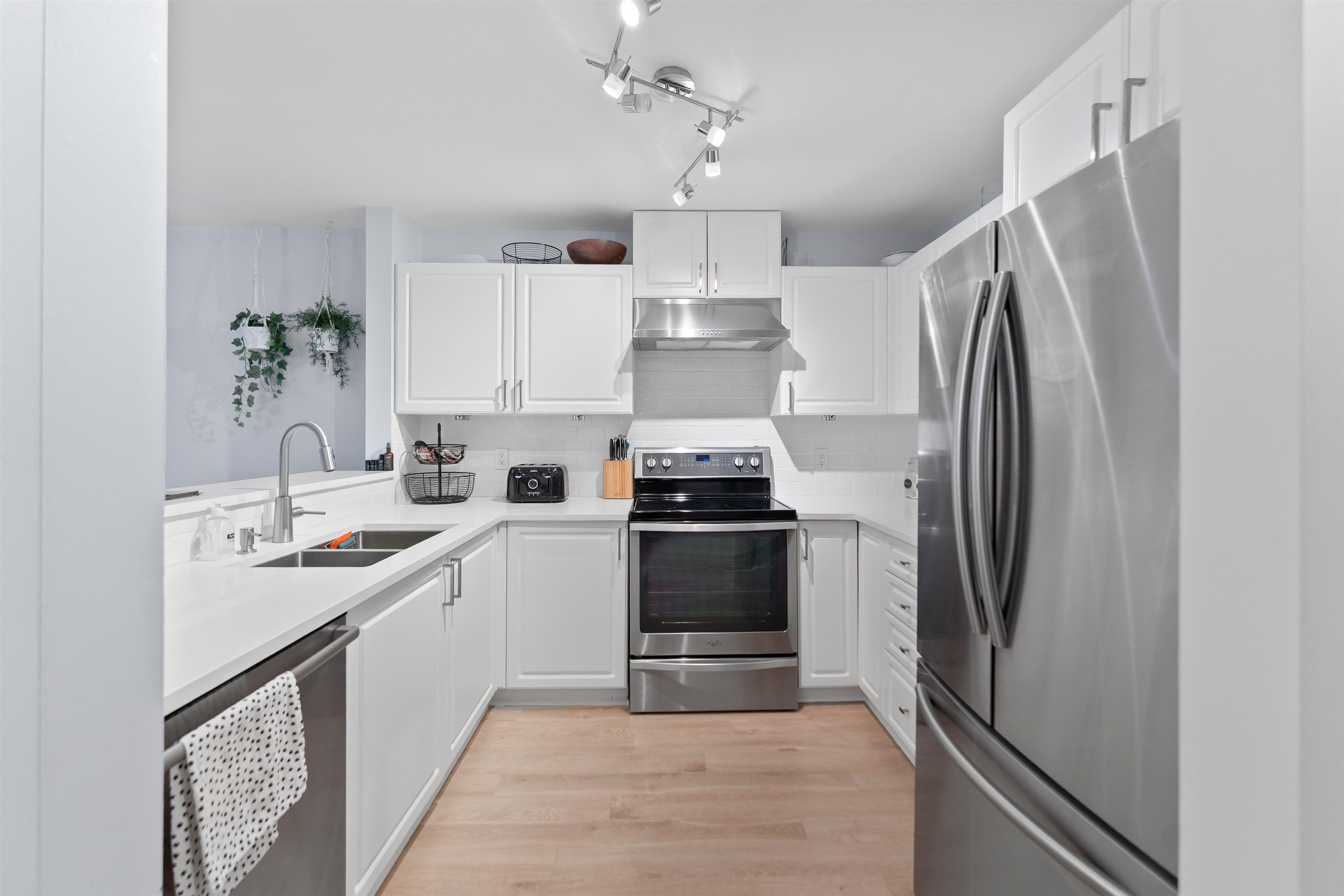 Additional image 3 of 304-137 17th Street W, North Vancouver, BC, V7M 1V5