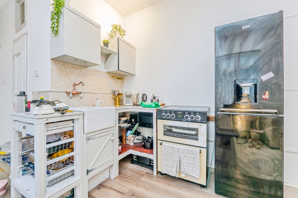 Additional image 4 of 1 bed flat for saleConnaught Road, Roath, Cardiff CF24