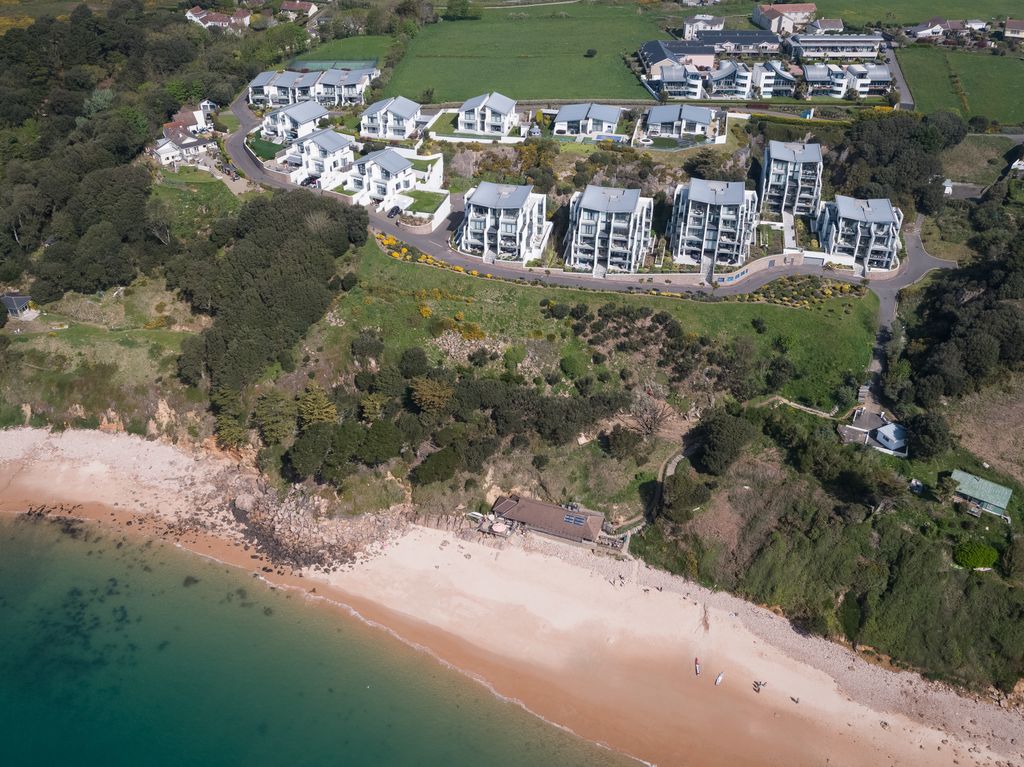 Additional image 3 of 2 bed flat for saleLa Rue Voisin, St. Brelade, Jersey JE3