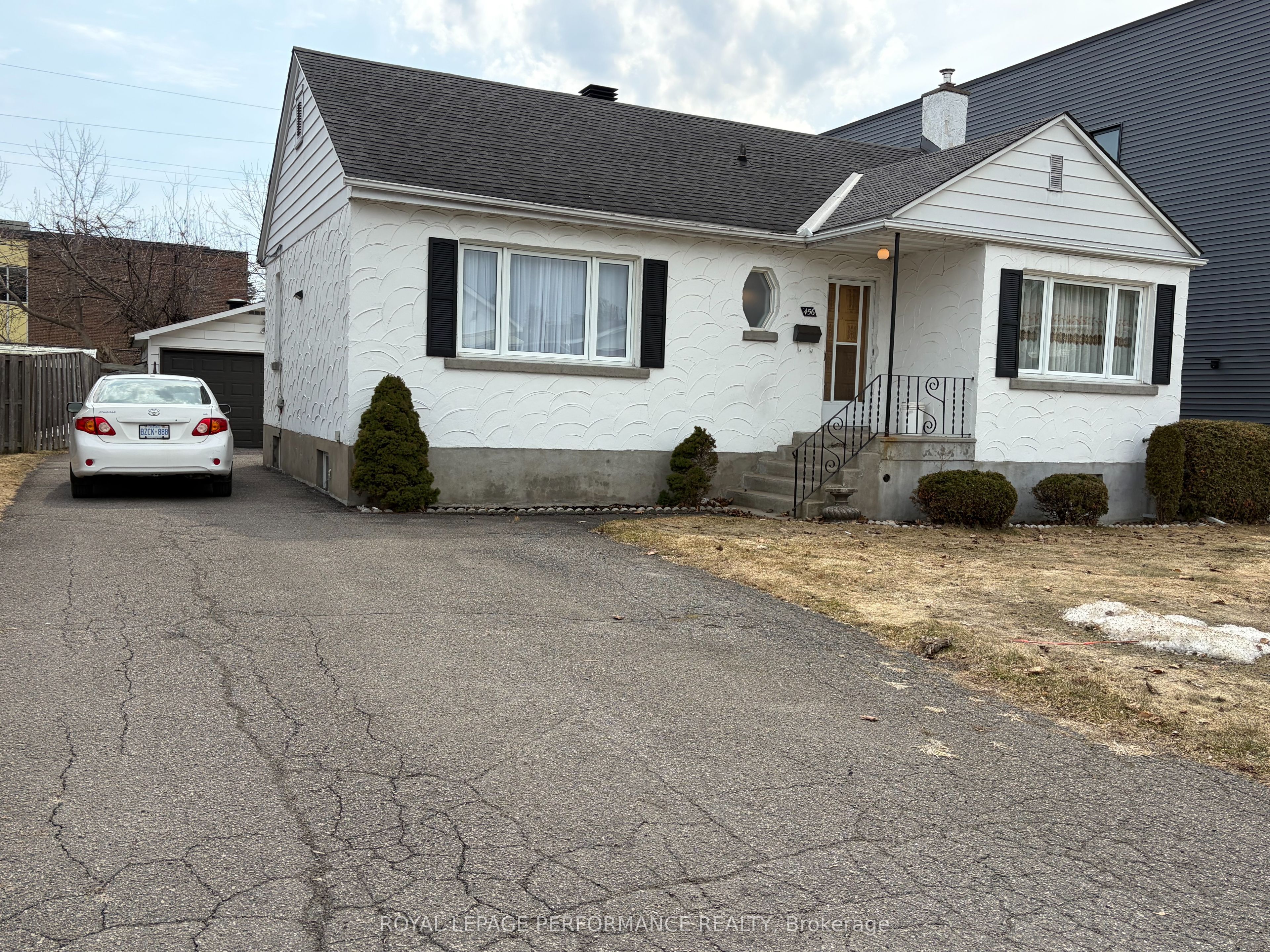 456 Blake Boulevard, Ottawa, ON, K1K 1B1