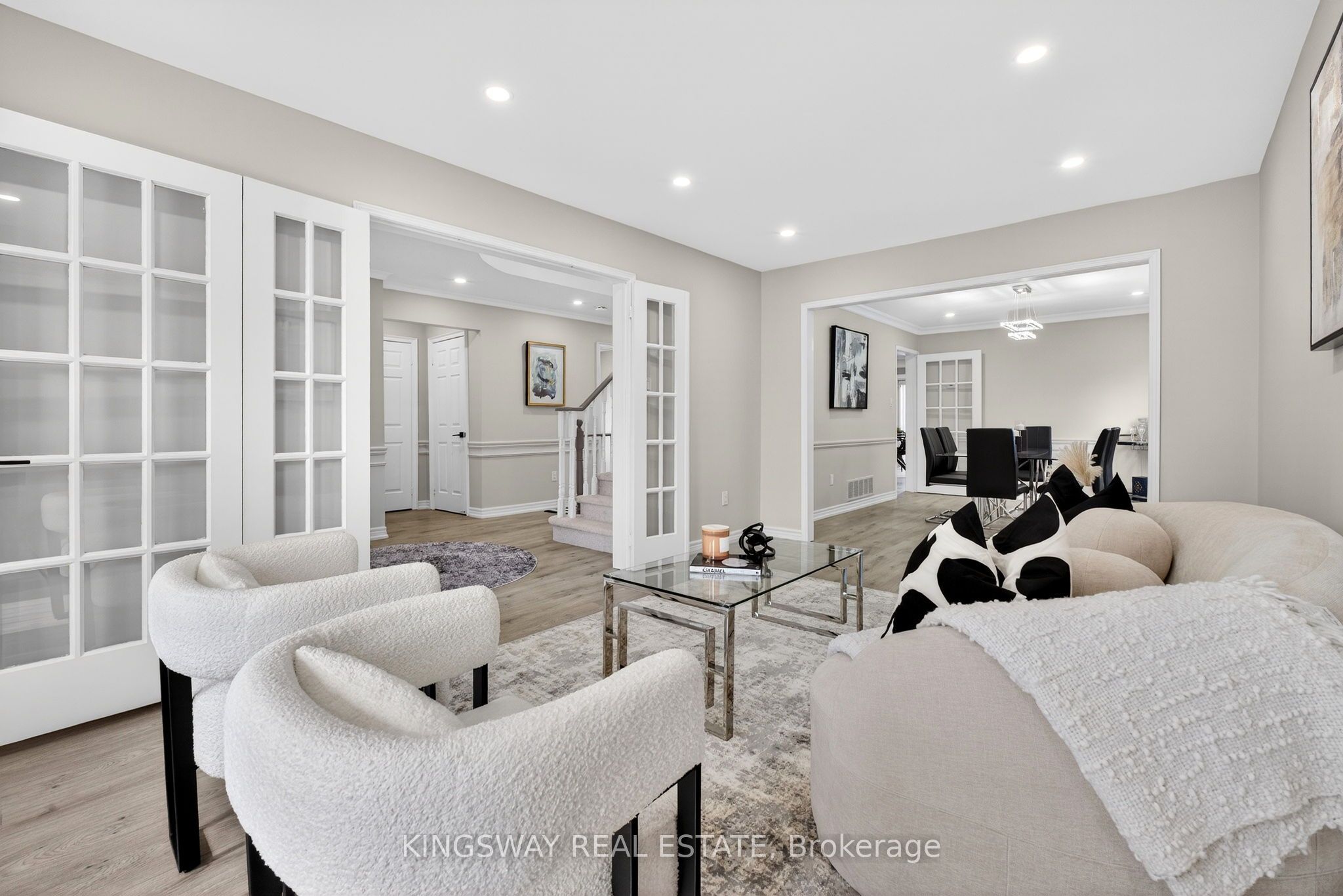 325 Salisbury Lane, Newmarket, ON, L3Y 8A6