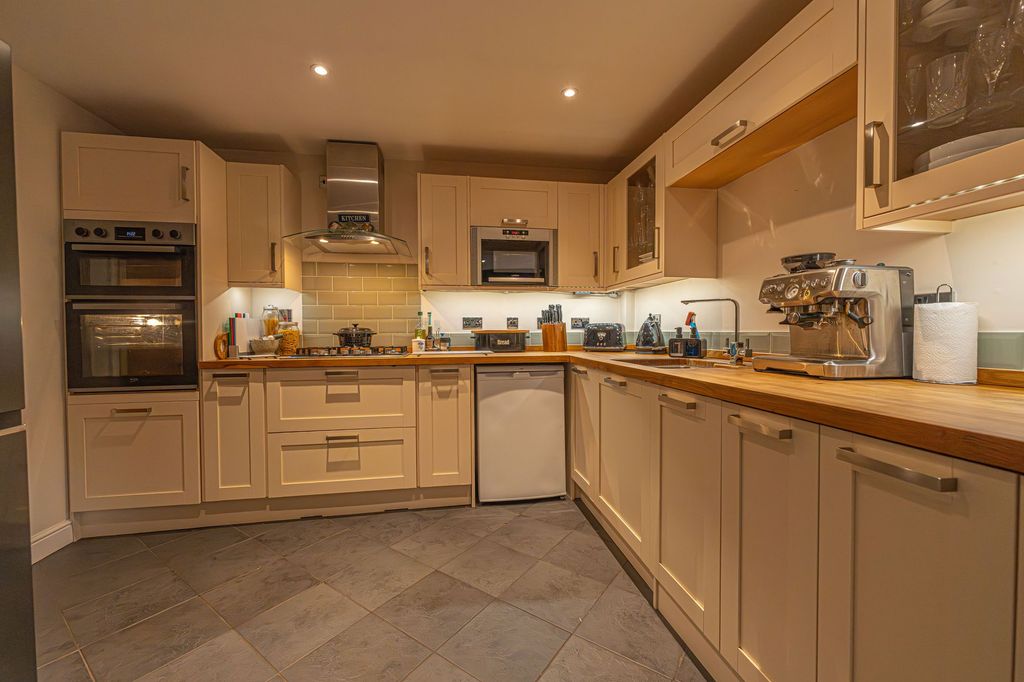 Additional image 5 of 4 bed detached house for saleHeronston Close, Undy NP26