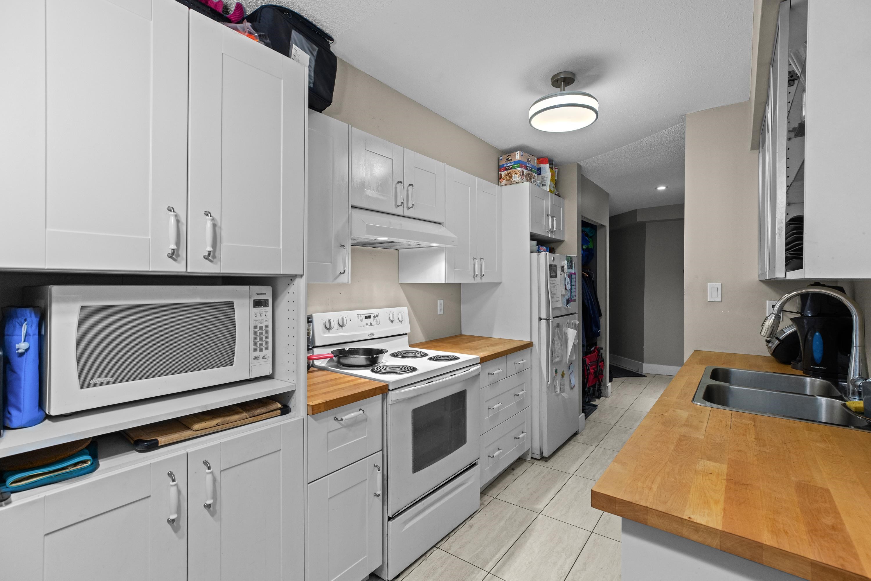 Additional image 4 of 112-9847 Manchester Drive, Burnaby, BC, V3N 4P4
