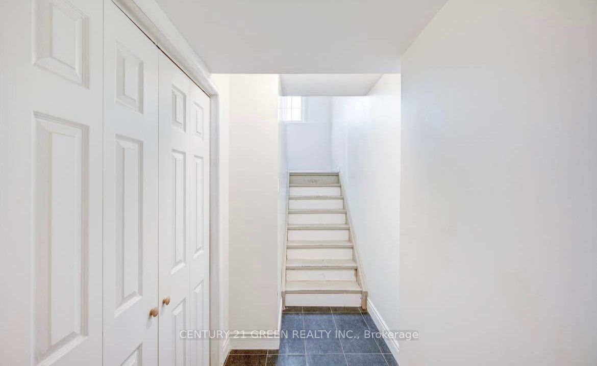 861 Whaley Way, Bsmt Way, Milton, ON, L9T 0Z3 photo 2