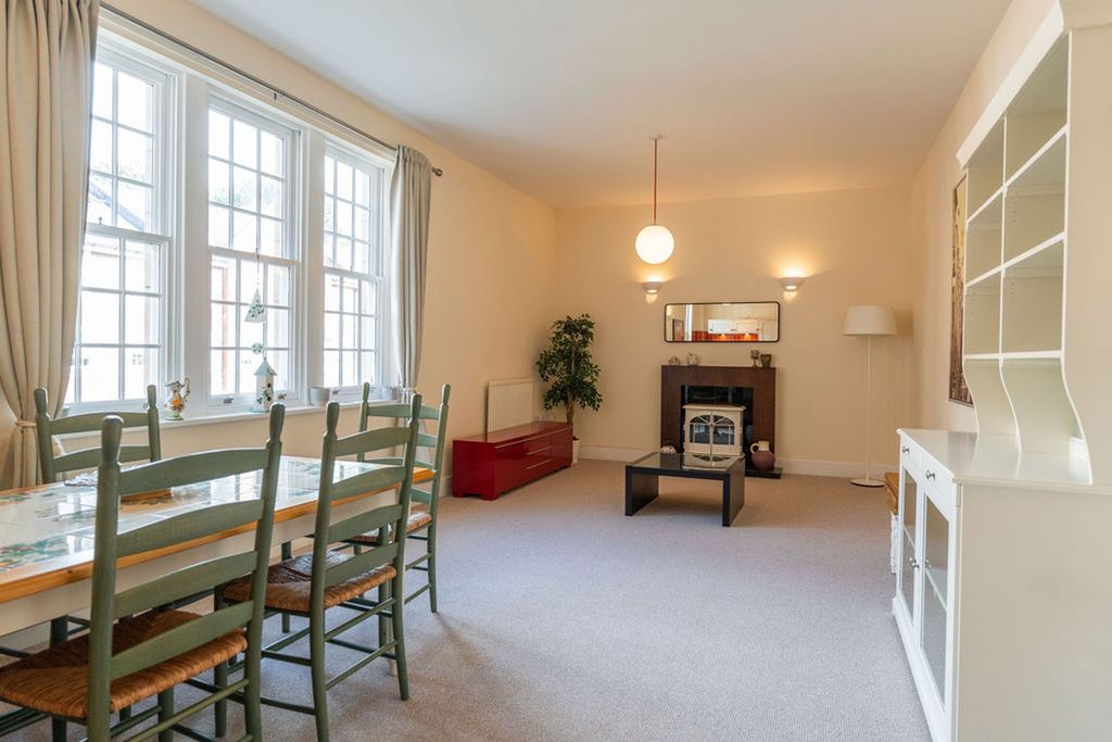 2 bed flat for saleSarno Square, Abergavenny NP7 photo 5
