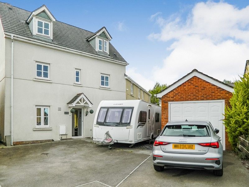 4 bed semi-detached house for saleLakeside Close, Brynmawr NP23