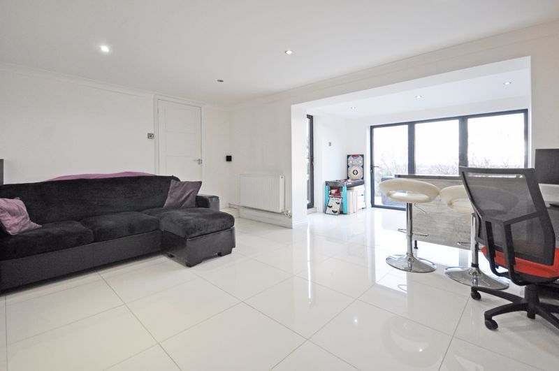 Additional image 11 of 3 bed detached house for saleSuperb Detached House, Beechwood Crescent, Newport NP19