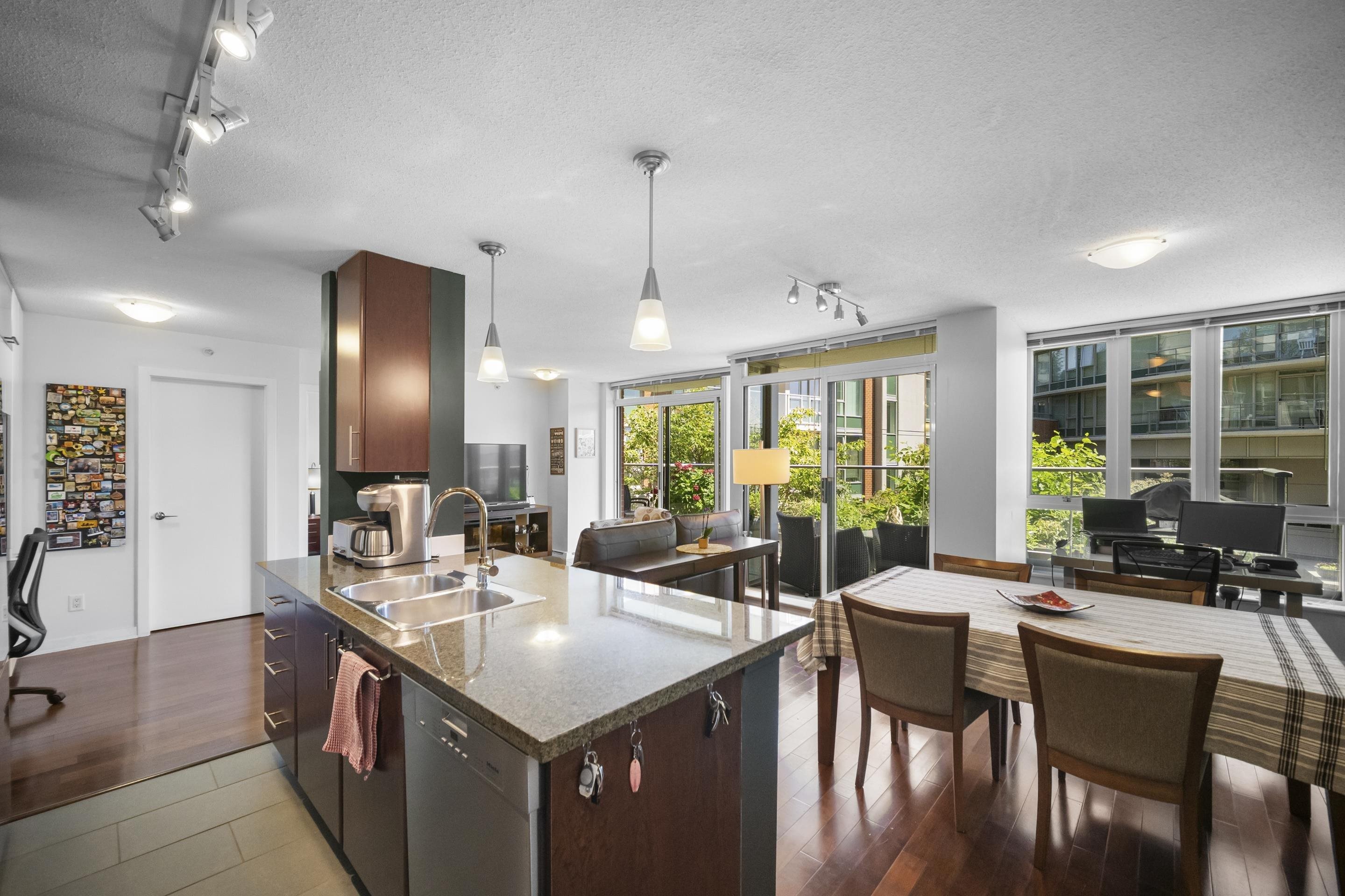501-618 Abbott Street, Vancouver, BC, V6B 0C1