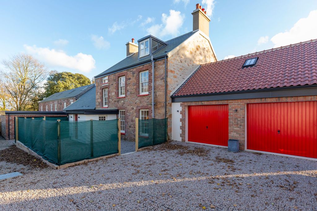 Additional image 7 of 4 bed semi-detached house for saleThe Farmhouse, La Porte, St Saviour JE2