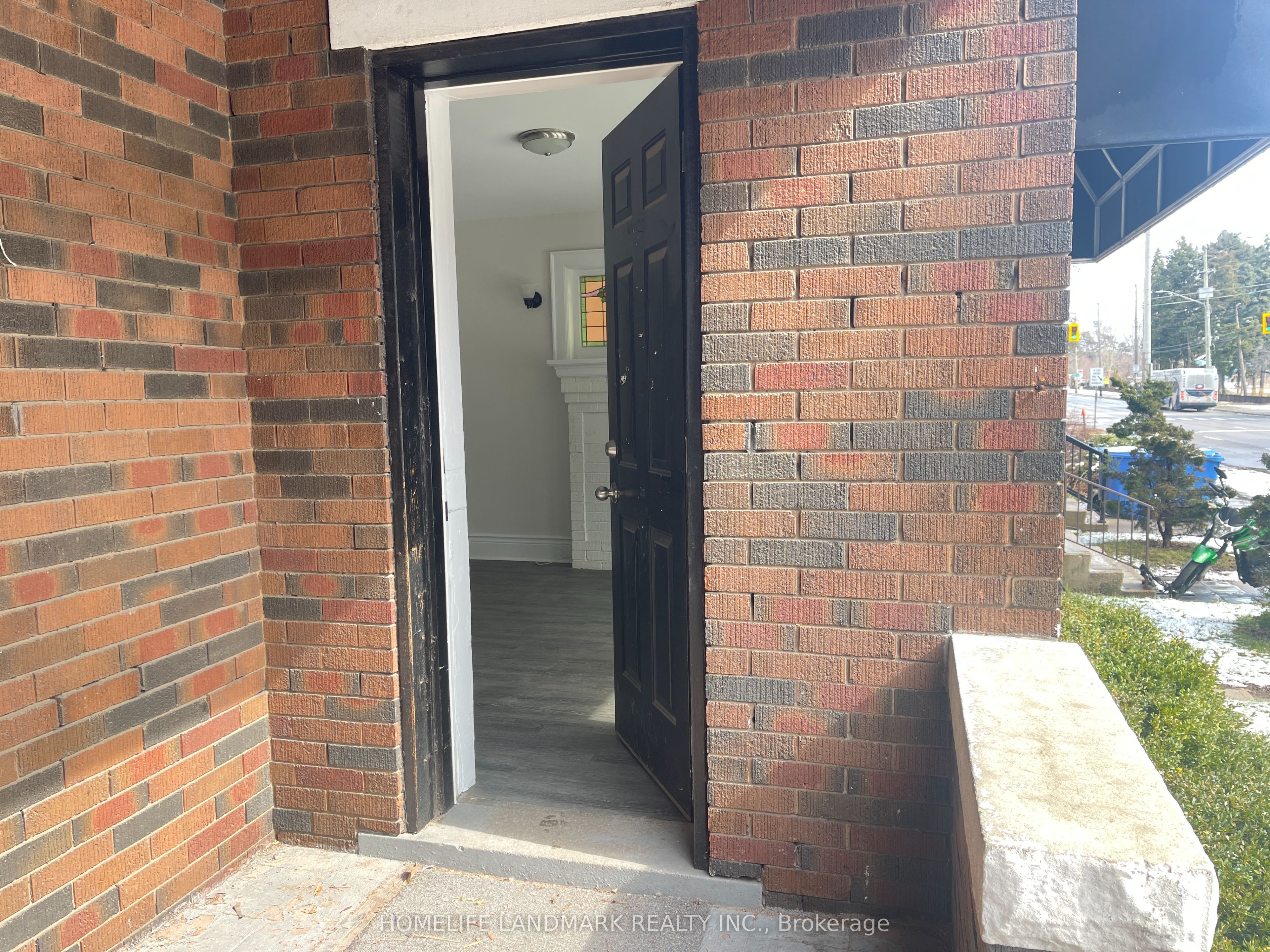 1-987 Main Street E, Hamilton, ON, L8M 1N3