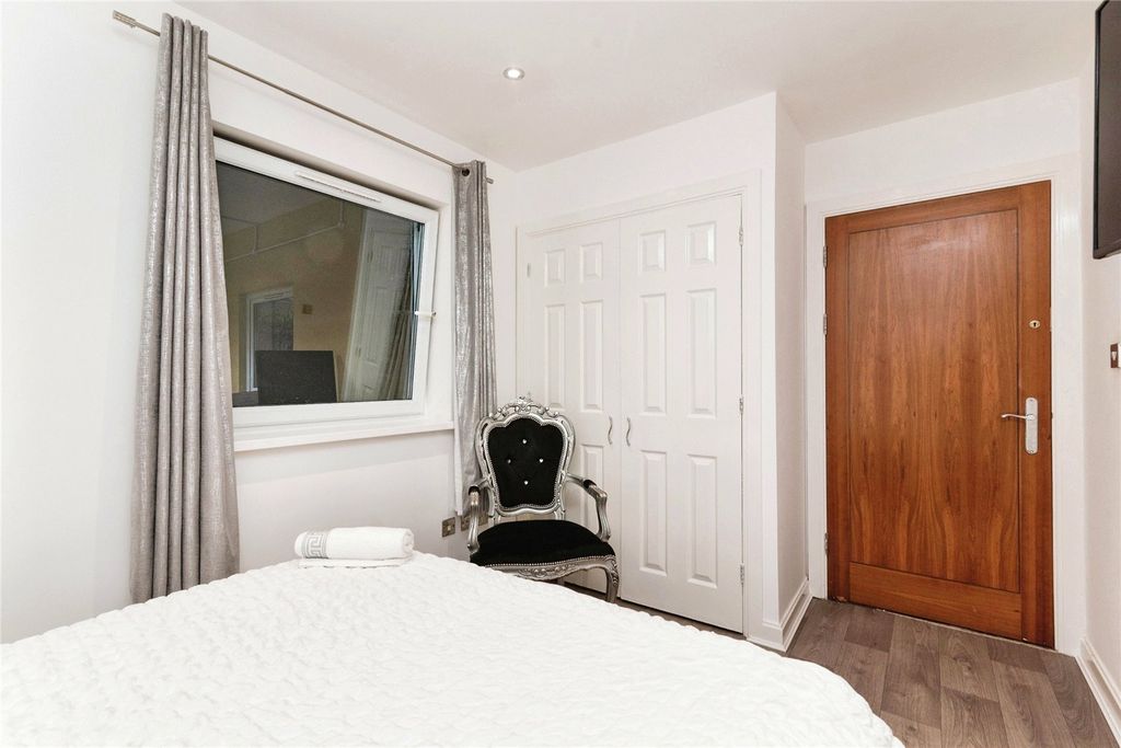 Additional image 9 of 2 bed flat for saleOcean Buildings, Bute Crescent, Cardiff CF10