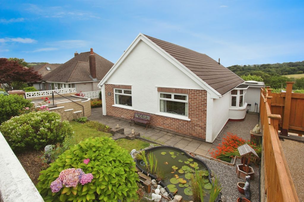 3 bed detached bungalow for saleHighfield Road, Pontllanfraith, Blackwood NP12