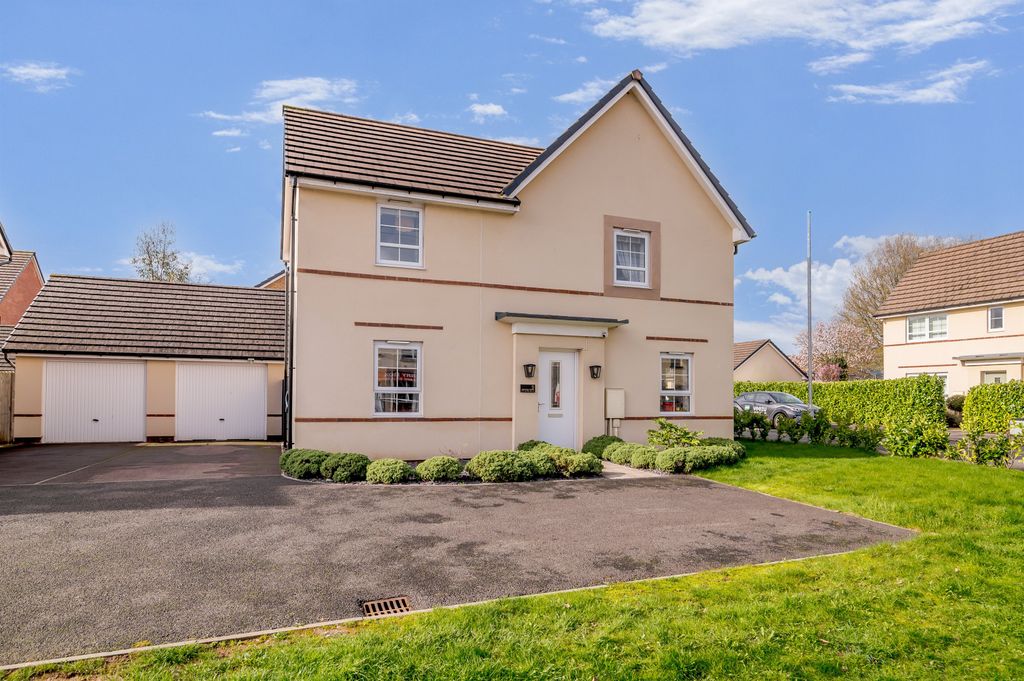4 bed detached house for saleJames Prosser Way, Llantarnam, Cwmbran, Torfaen NP44