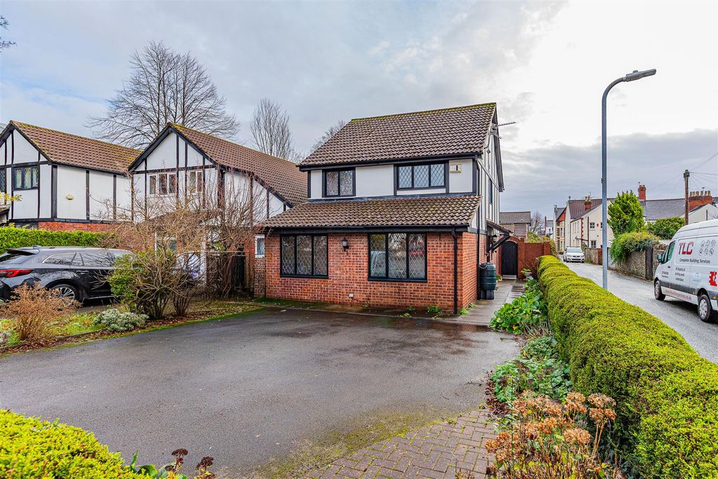 4 bed detached house for saleBoleyn Walk, Penylan, Cardiff CF23