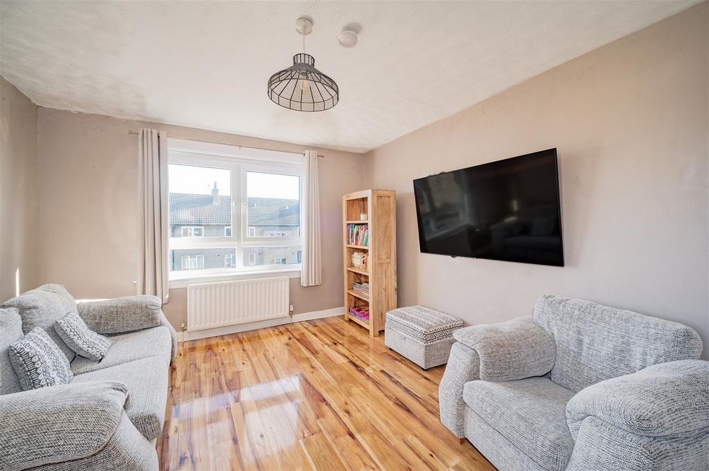 2 bed flat for saleKeith Place, Dundee DD4 photo 3