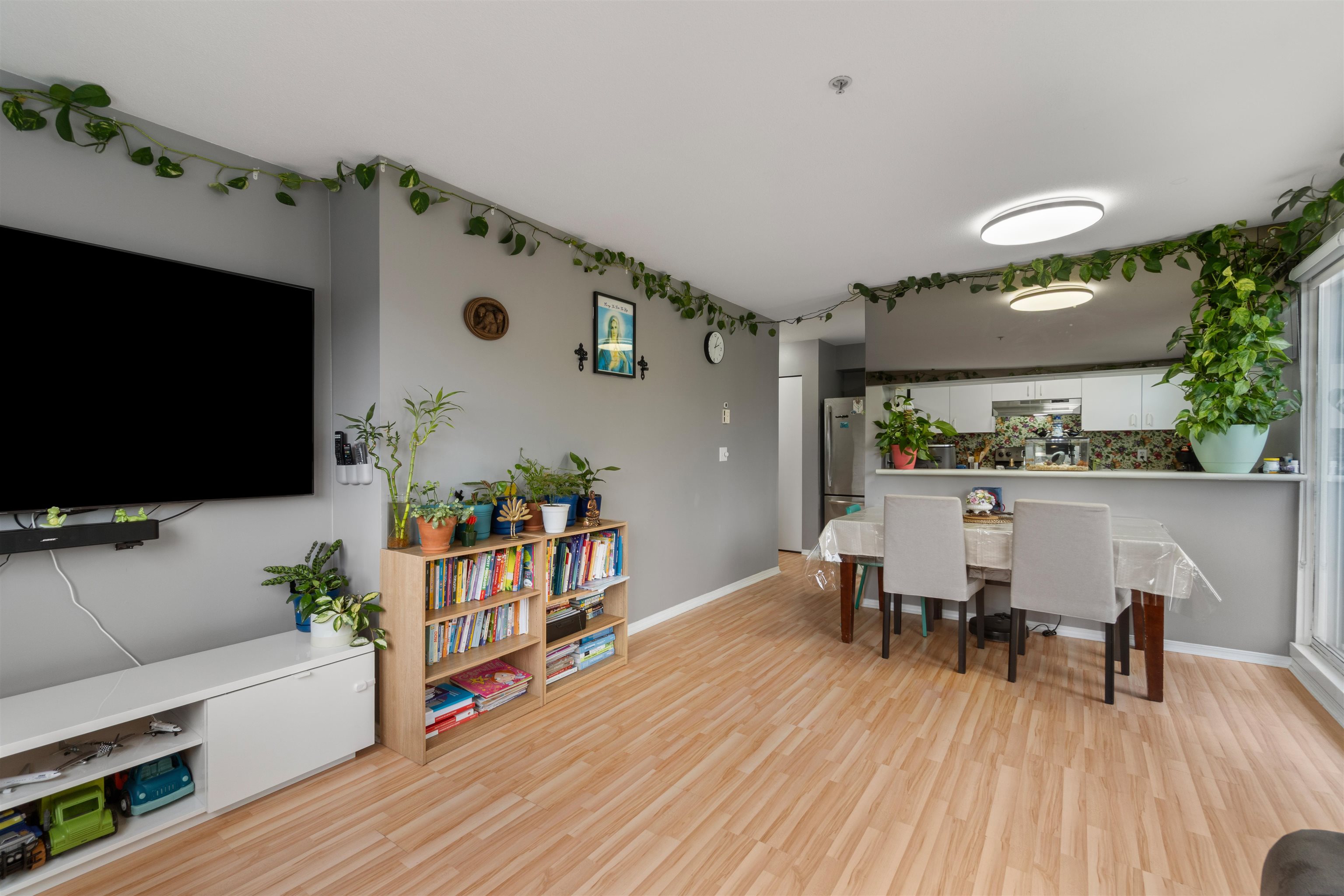 Additional image 5 of 401-10533 University Drive, Surrey, BC, V3T 5T7