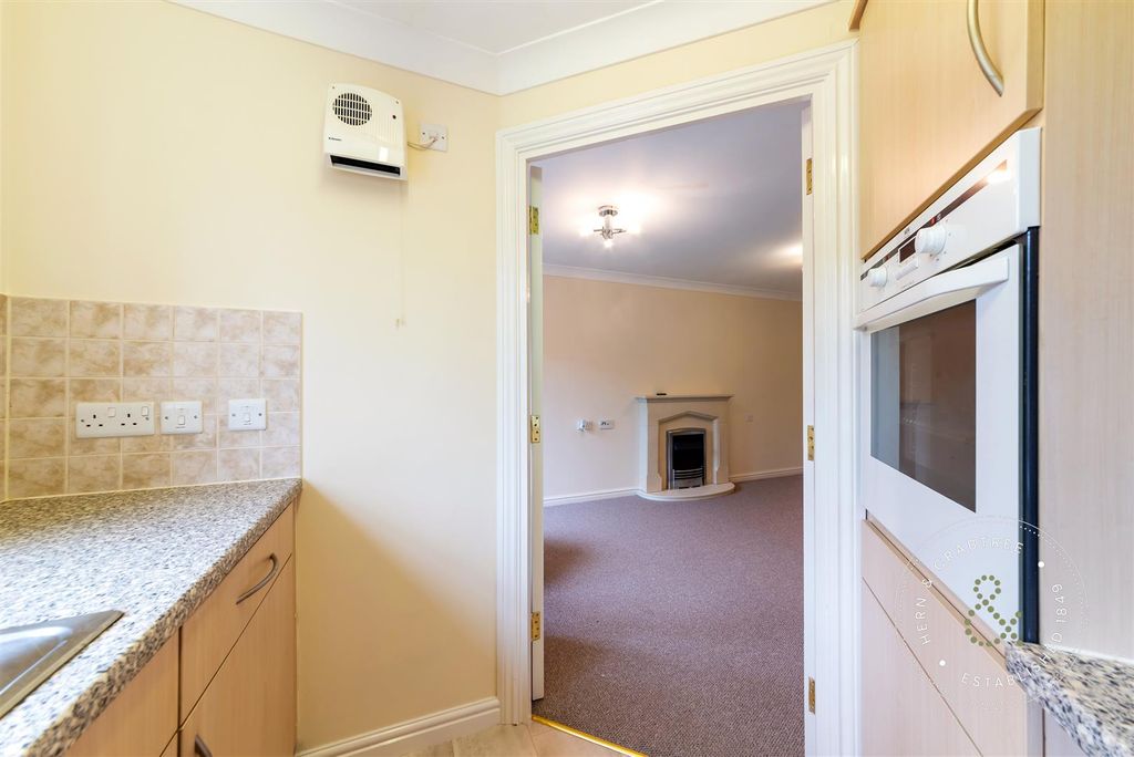 Additional image 8 of 1 bed flat for salePritchard Court, Cardiff Road, Llandaff, Cardiff CF5