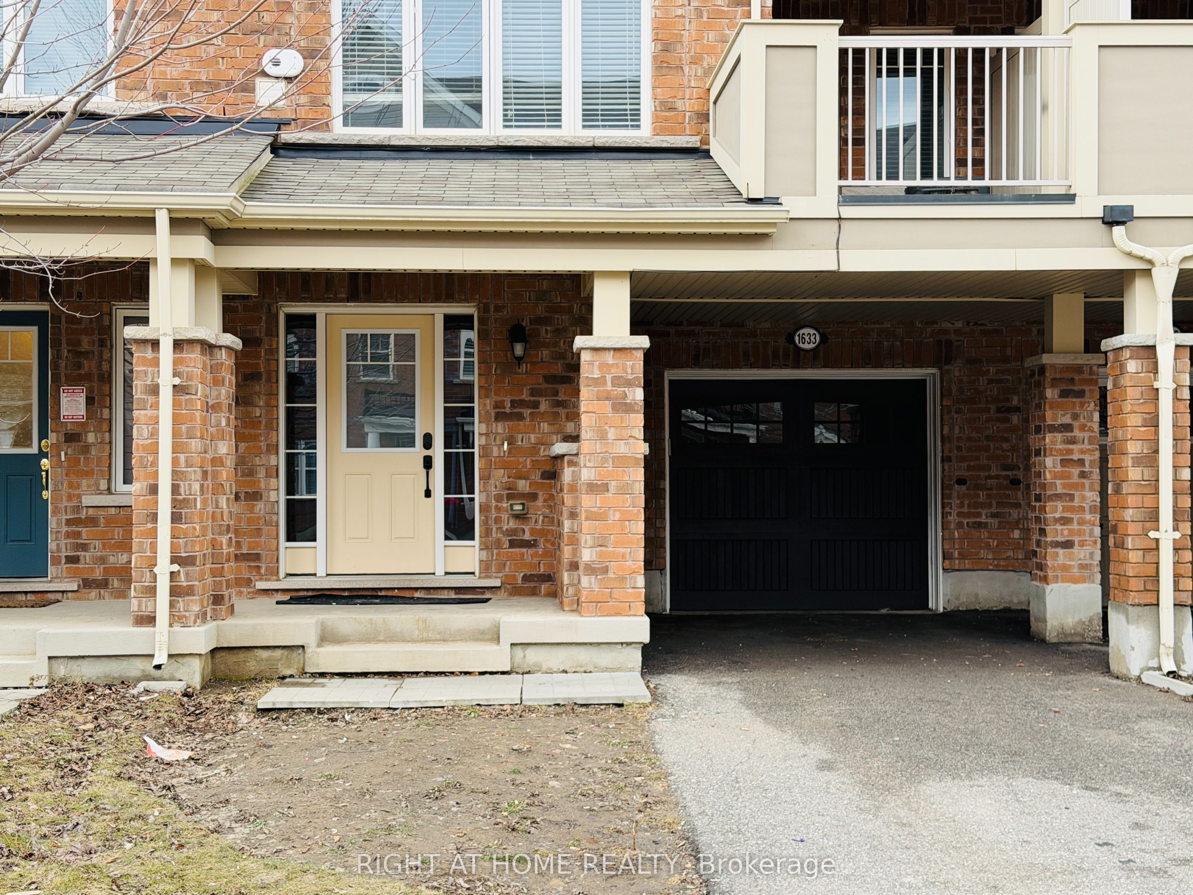 1633 Leblanc Court, Milton, ON, L9E 0A4