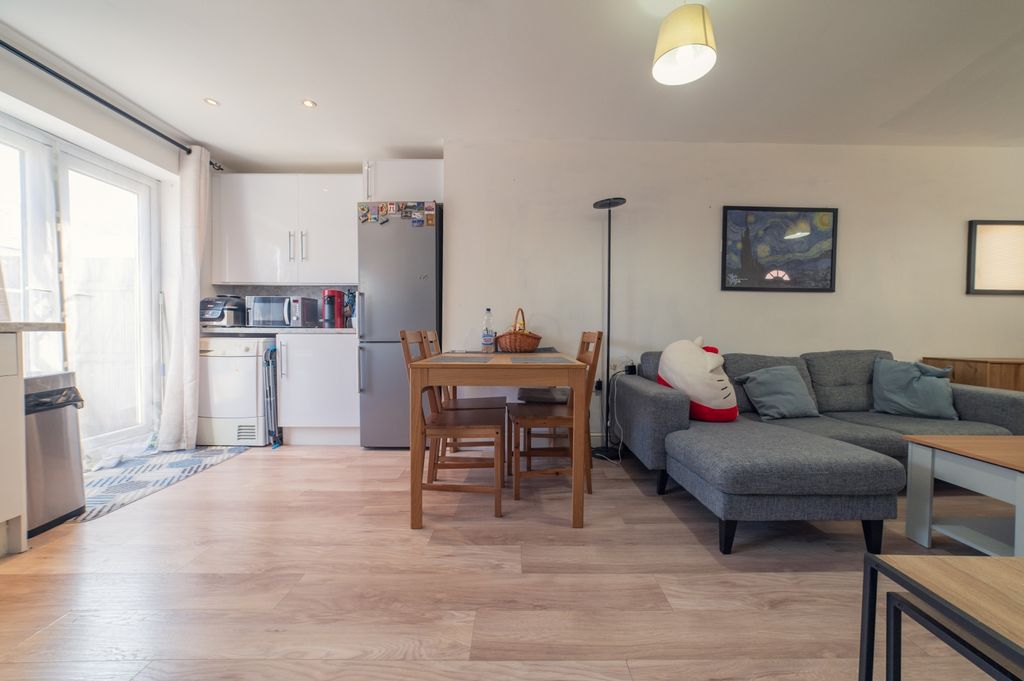 Additional image 3 of 2 bed flat for saleDeemuir Square, Tremorfa CF24