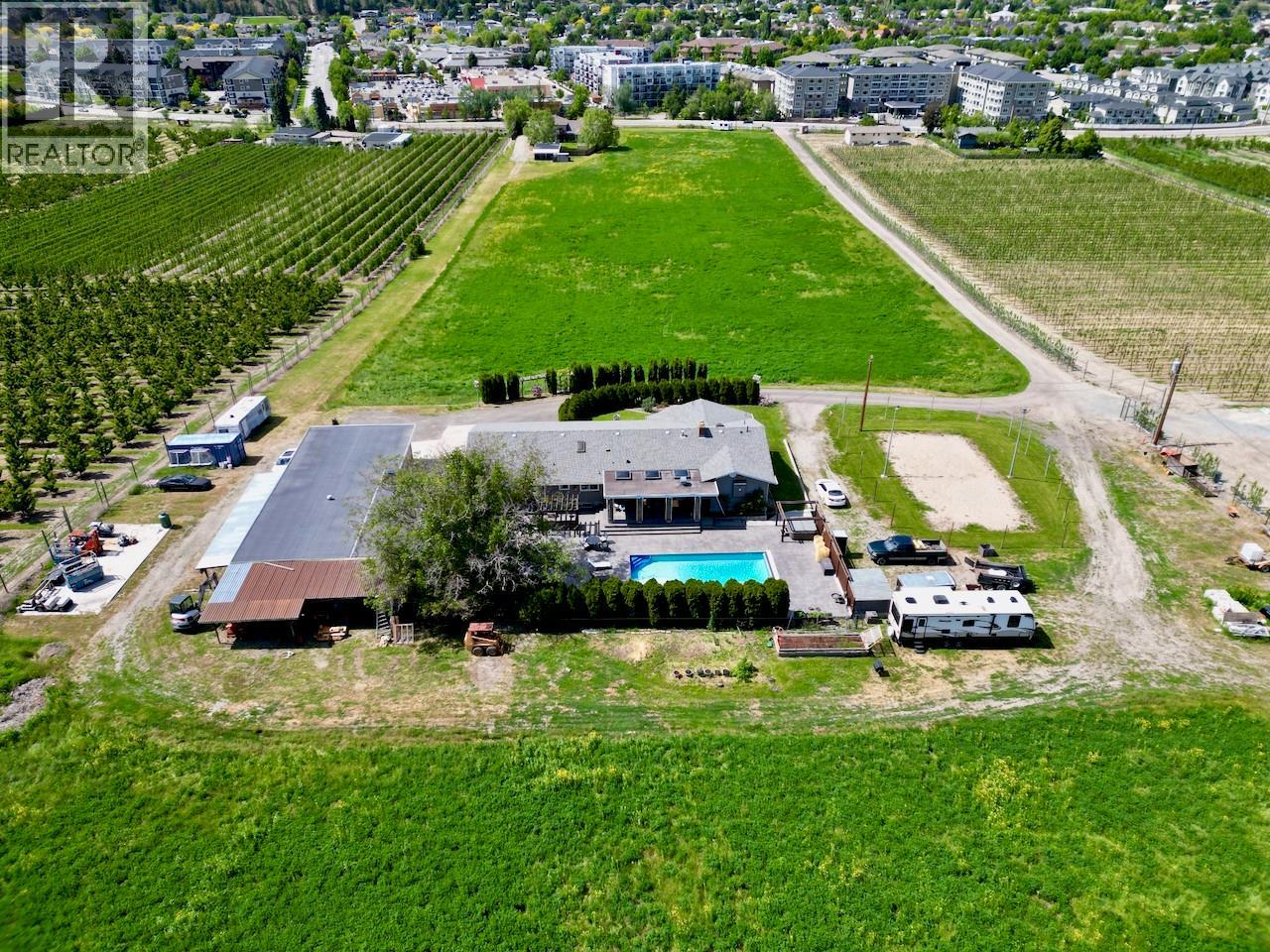 1-3-371 Valley Road, Kelowna, BC, V1V2E5